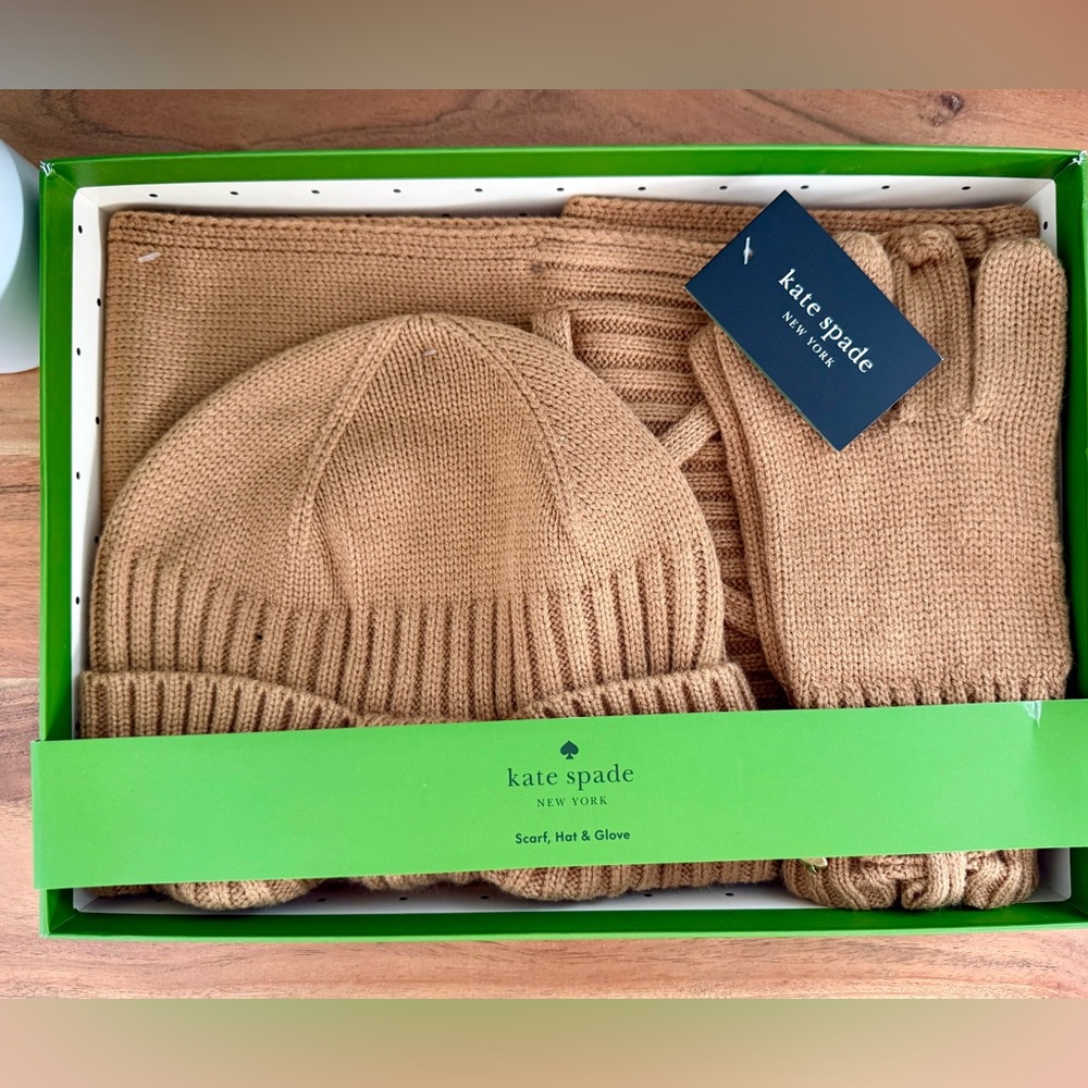 Kate Spade Hat, Scarf & Mitten Gift Set